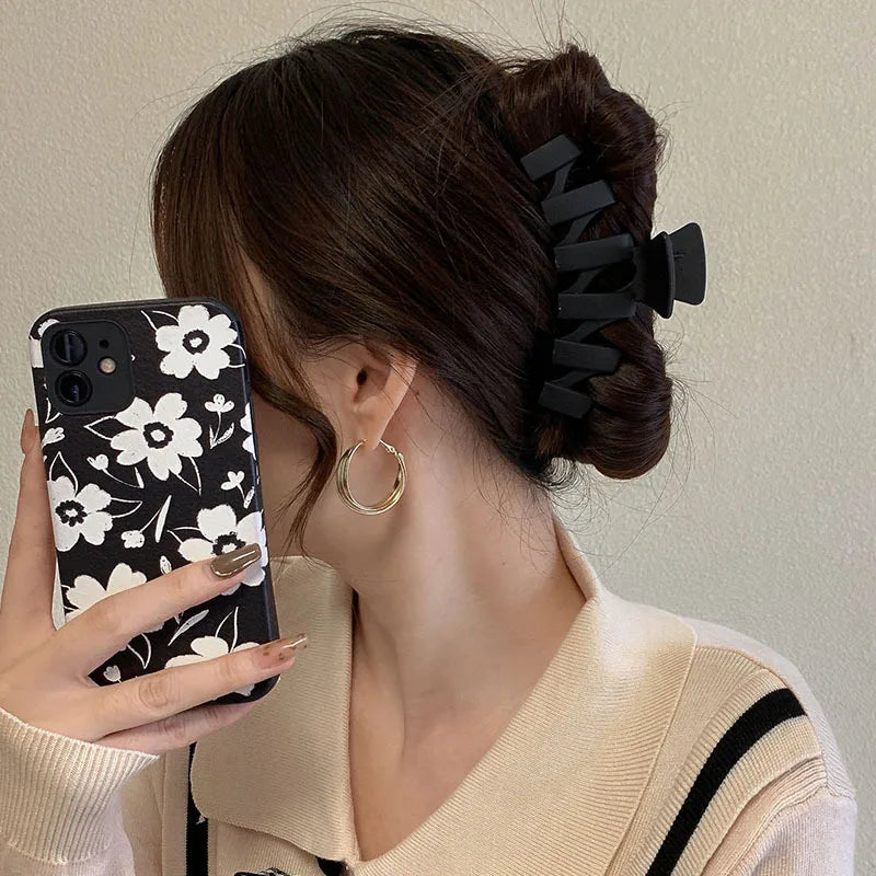 Elegant Black Geometric Hair Claw Clip — Large Hair Holder for Women
