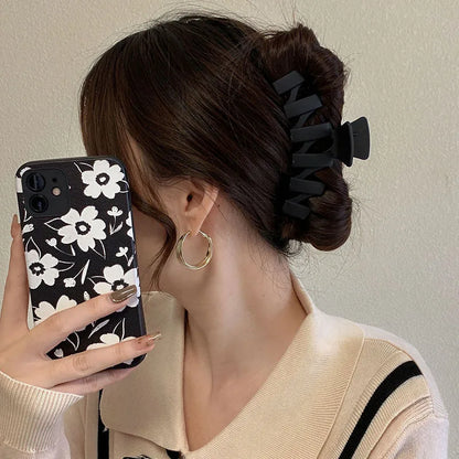 Elegant Black Geometric Hair Claw Clip — Large Hair Holder for Women